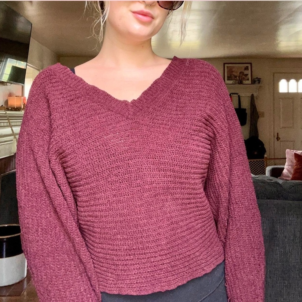 Burgundy cropped American eagle sweater - so cute and comfy! Size medium